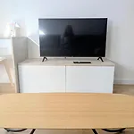 Center Compans Free Parking Wifi Subway Airport *