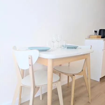 아파트 Studio Center Compans Free Parking Wifi Subway Airport *