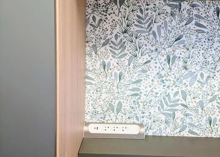 Center Compans Free Parking Wifi Subway Airport